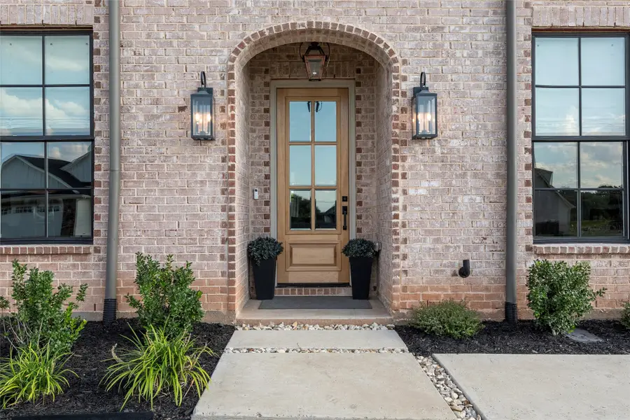 12014 Kenai Circle, Woodway, TX 76712 - Image #3