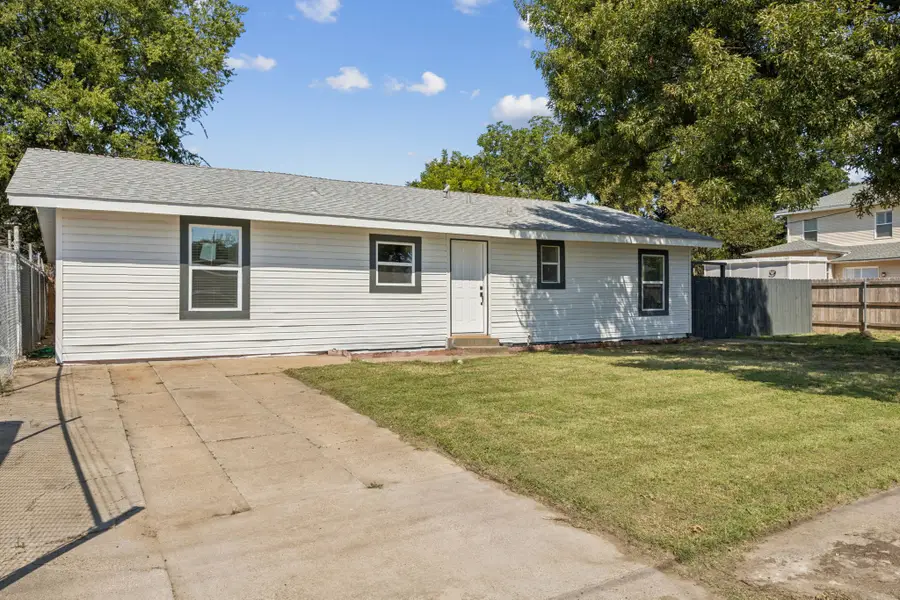 303 N Delphine Street, Terrell, TX 75160 - Image #2