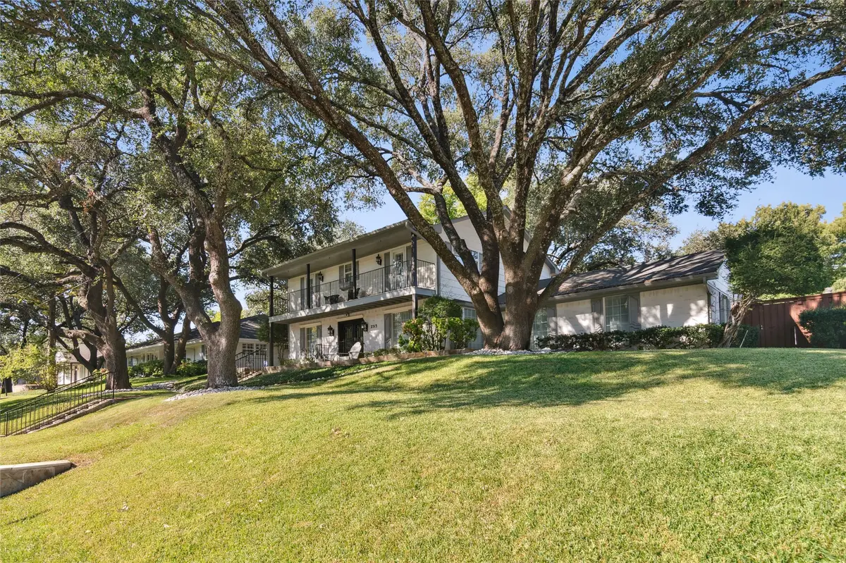 2513 W Prairie Creek Drive, Richardson, TX 75080 - Image #1