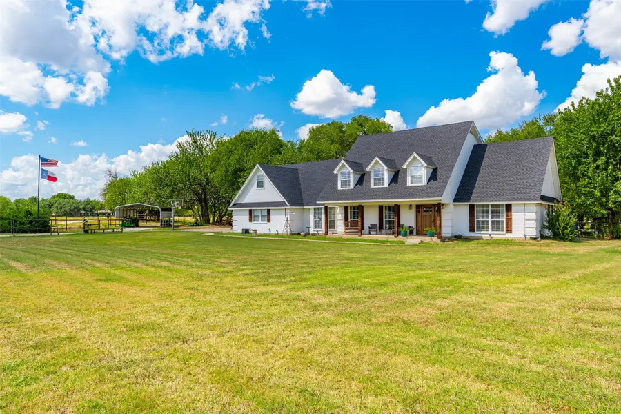 104 Fossil Court, Springtown, TX 76082 - #2