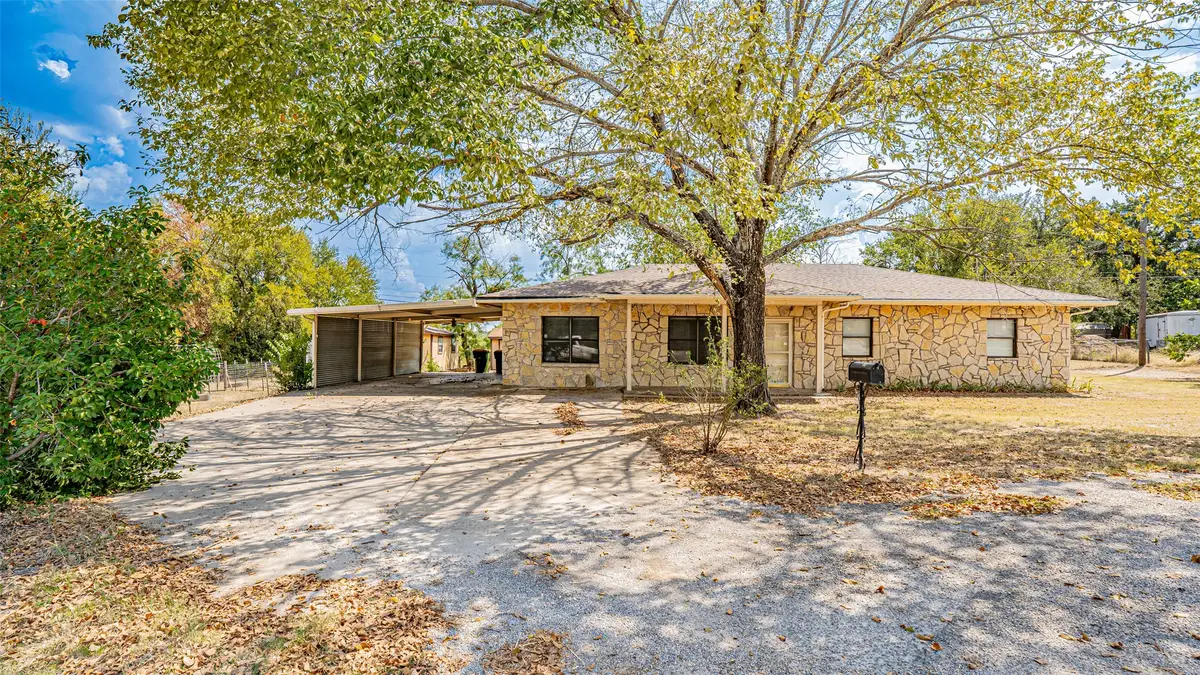 302 Yucca Court, Granbury, TX 76049 - Image #1