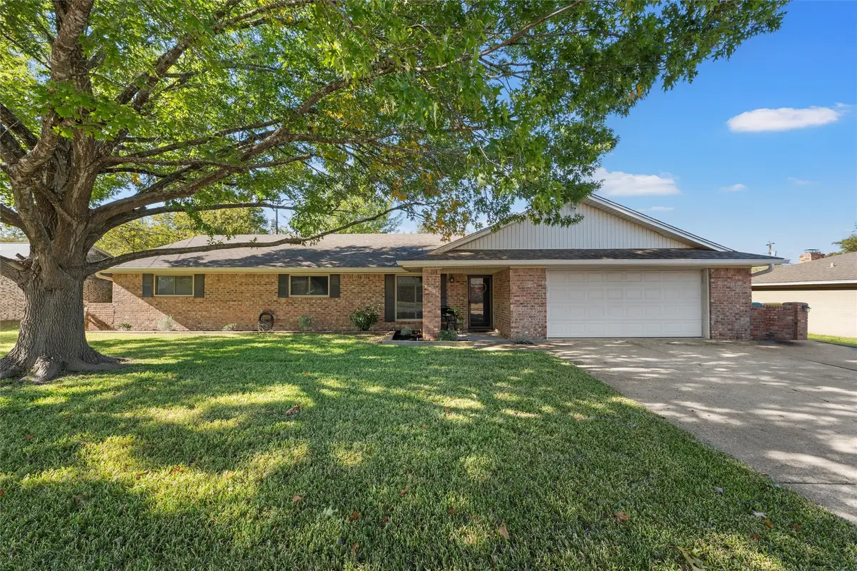 1002 W Elizabeth Drive, Robinson, TX 76706 - #1