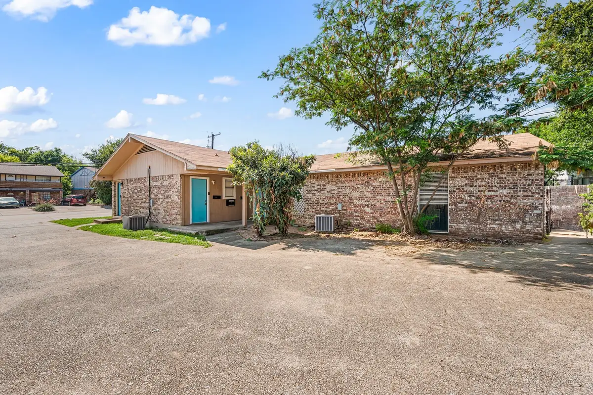 1122 N Center Street, Arlington, TX 76011 - Image #1