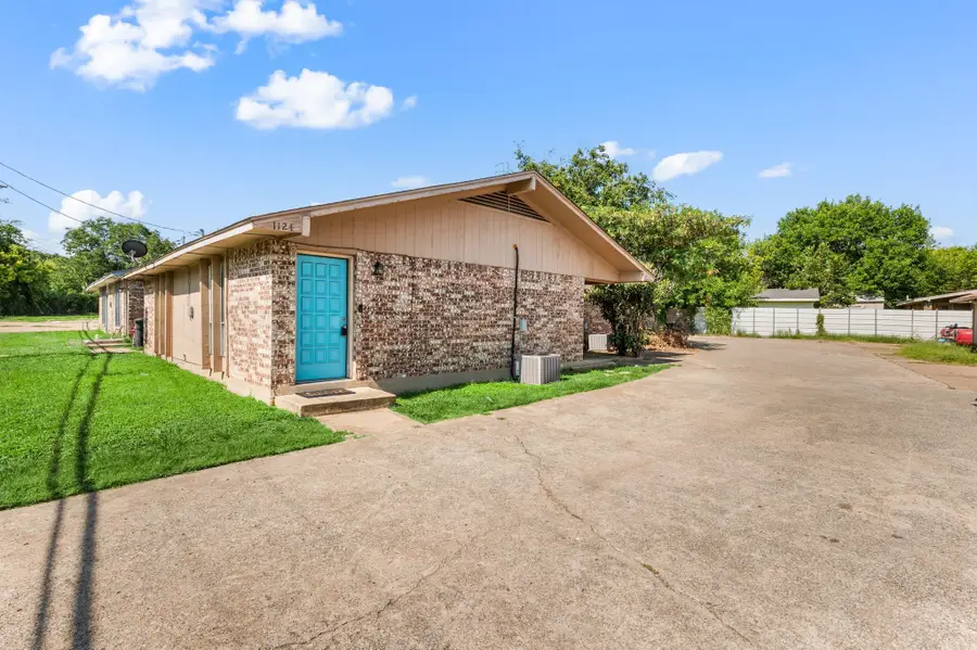 1122 N Center Street, Arlington, TX 76011 - Image #3