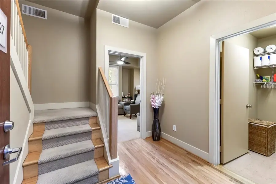 5055 Addison Circle #427, Addison, TX 75001 - Image #3