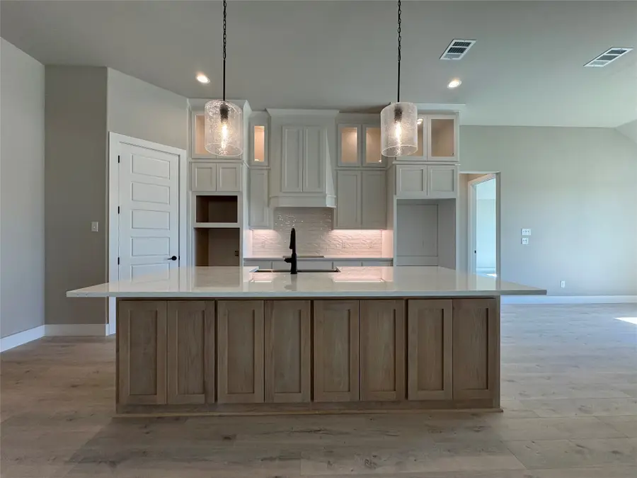 129 Mikasi, Godley, TX 76044 - Image #3