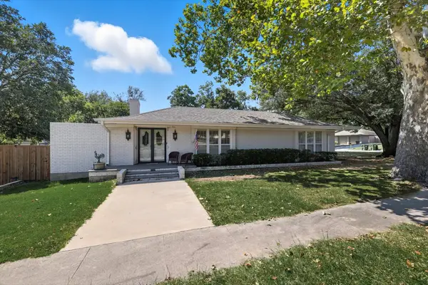 300 E Main Street, Whitesboro, TX 76273