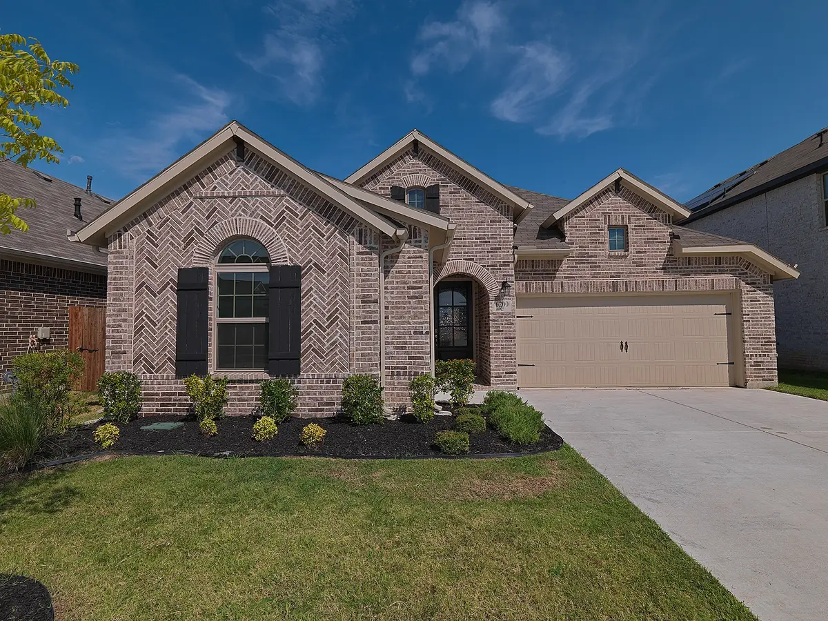 6200 Cobbetts Pond Lane, Fort Worth, TX 76179 - Image #1