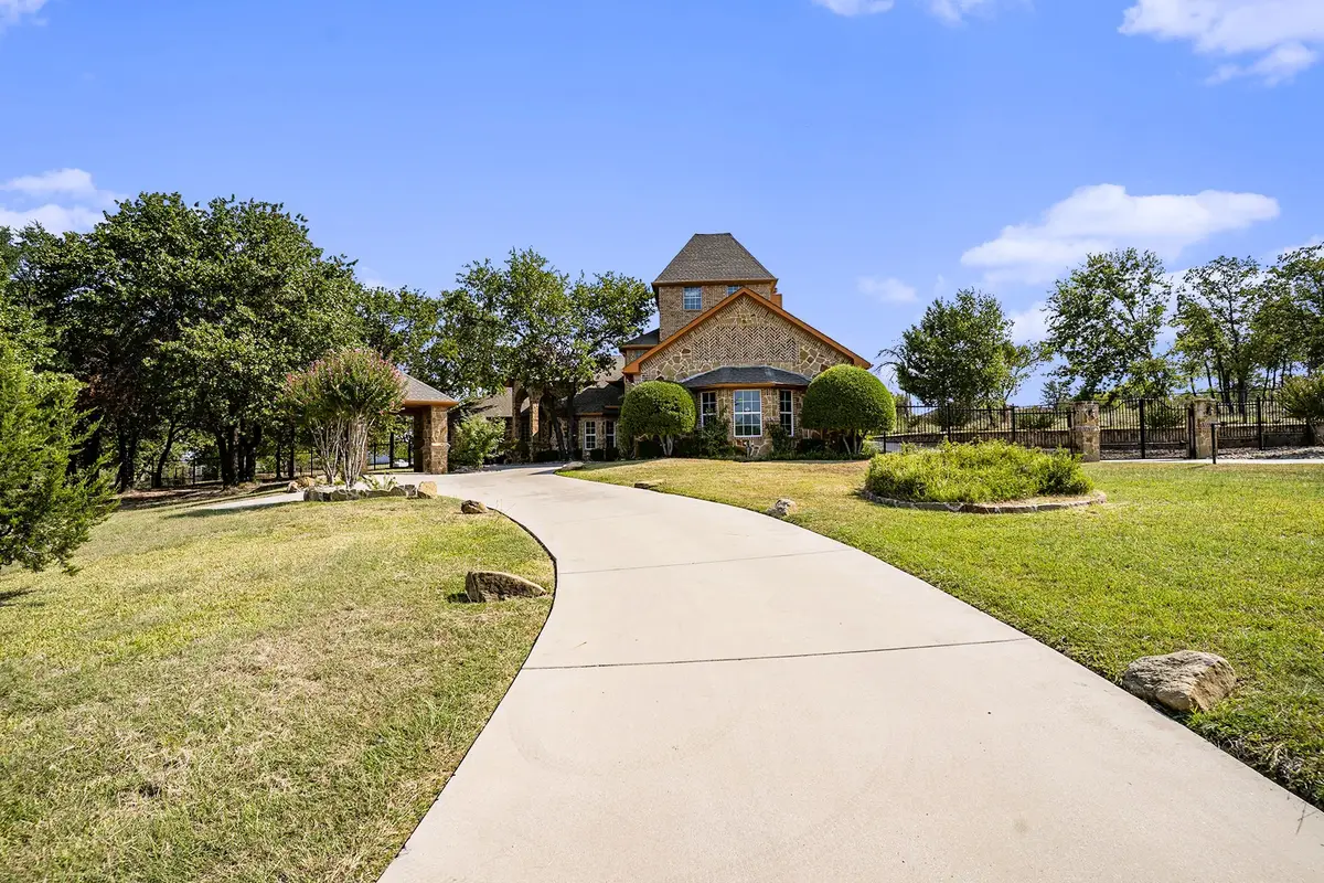 112 Bonita Drive, Springtown, TX 76082 - Image #1