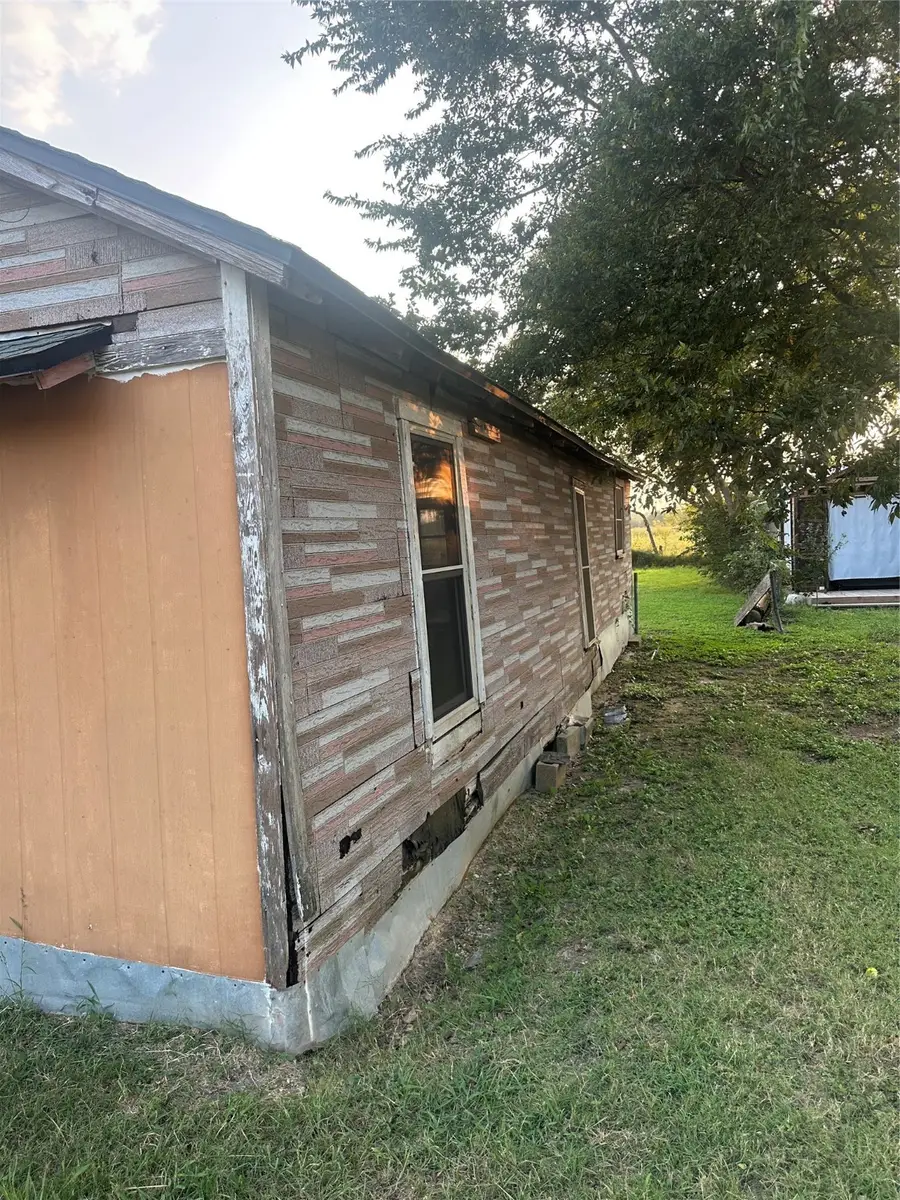 610 S Falls, Mart, TX 76664 - Image #2