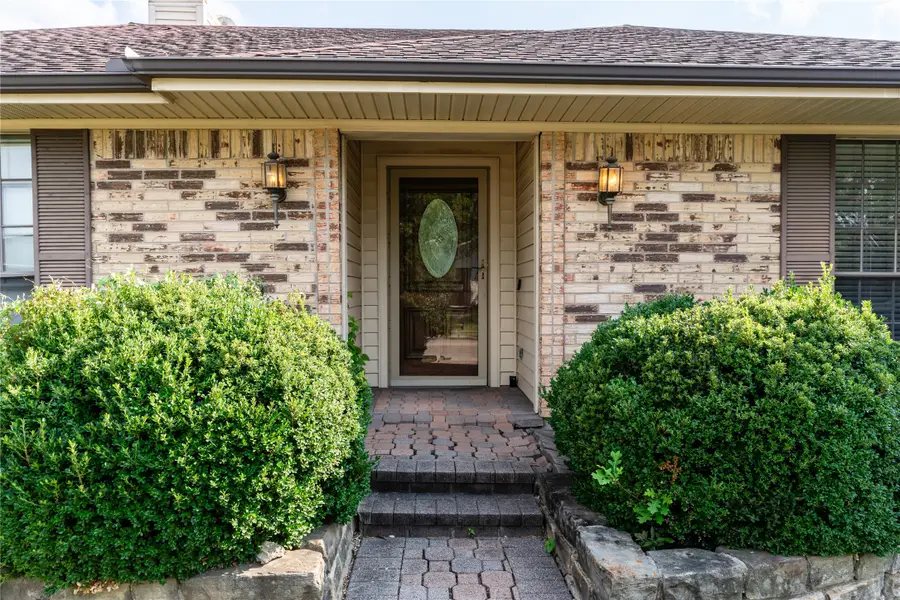 1710 Mayflower Drive, Carrollton, TX 75007 - Image #3