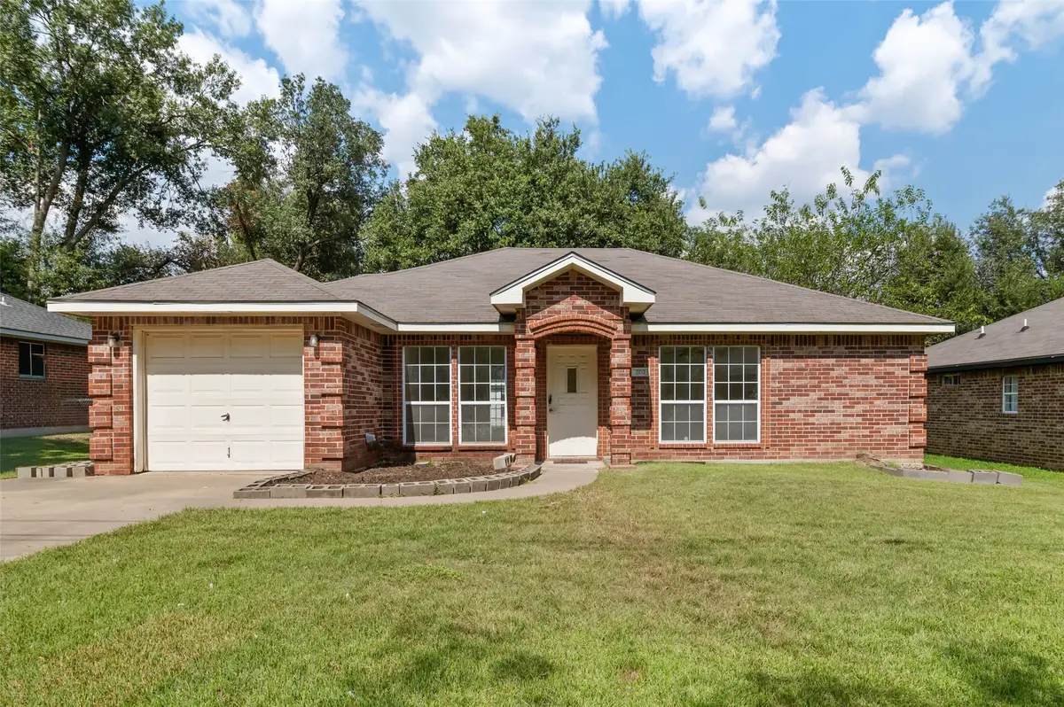 203 E Hickory Street, Kaufman, TX 75142 - Image #1