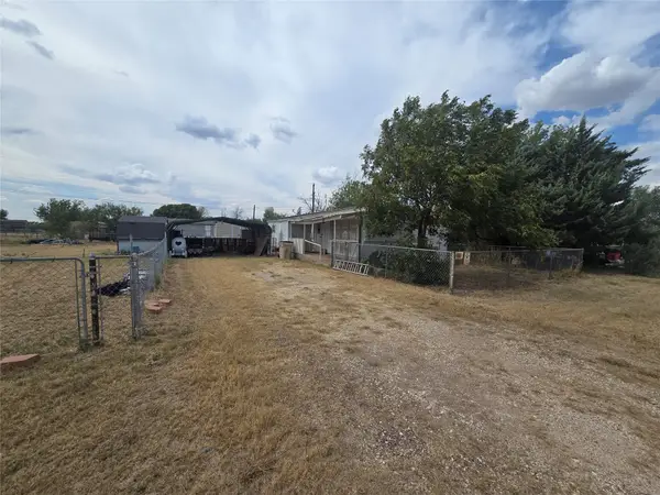112 La Salle Drive, Tye, TX 79563