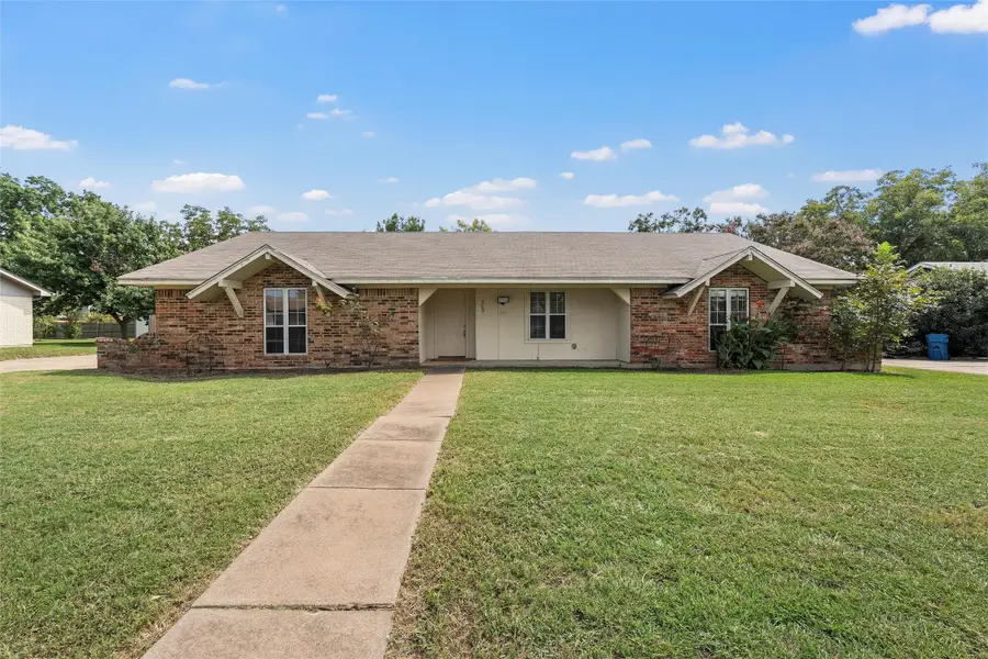 309 Crescent Drive, Hewitt, TX 76643 - Image #2