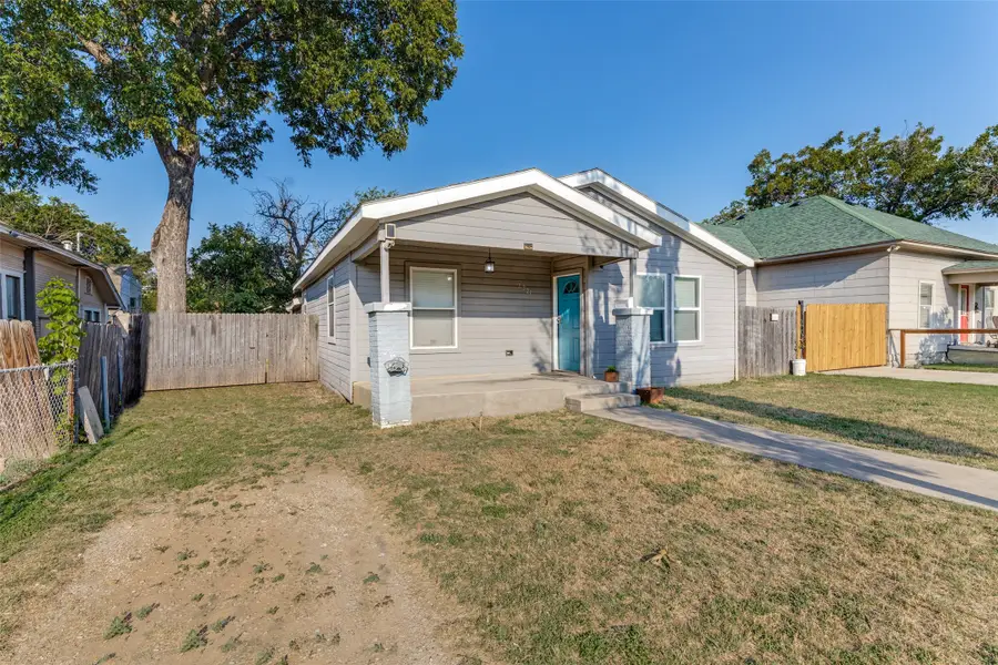 2221 Refugio Avenue, Fort Worth, TX 76164 - Image #2