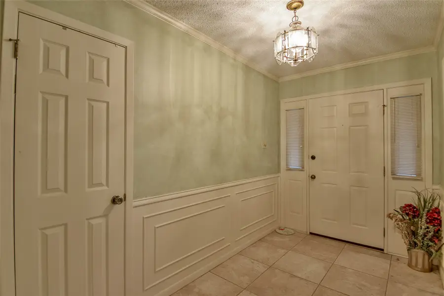 5002 Elms Court, Granbury, TX 76049 - Image #3