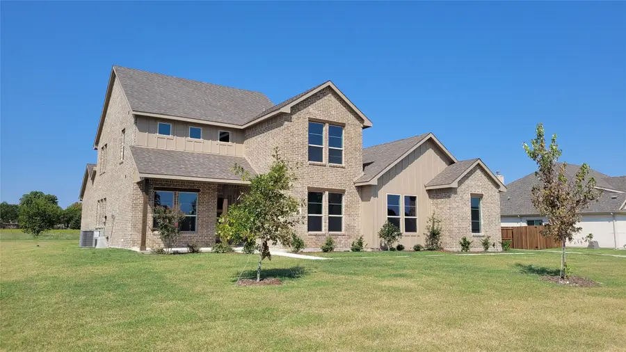 303 Crystal Lake Lane, Red Oak, TX 75154 - Image #2