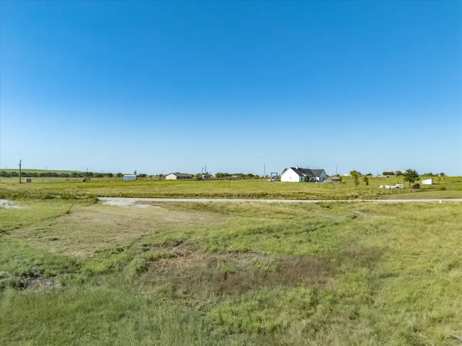 112 Sunset Mesa Drive, Rhome, TX 76078 - Image #3