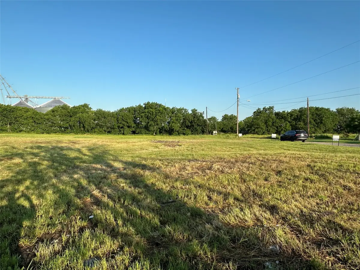 525 W Oak Street, Gunter, TX 75058 - Image #1