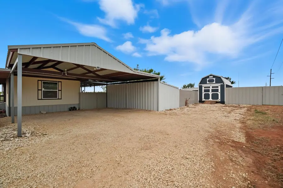 1104 W New Mexico Avenue, Sweetwater, TX 79556 - Image #3