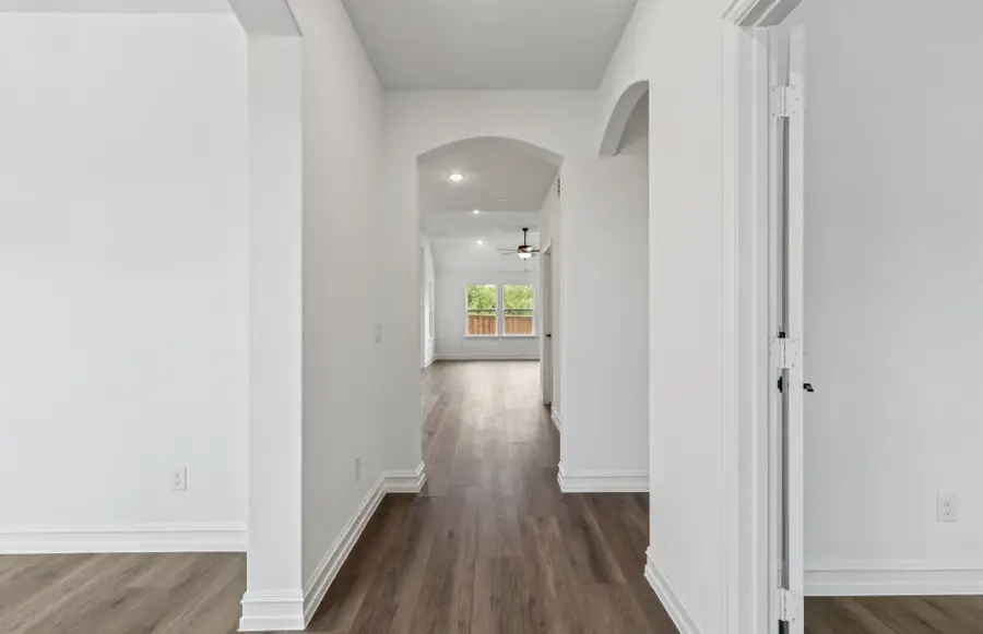 720 Brozgold Avenue, Midlothian, TX 76065 - Image #2