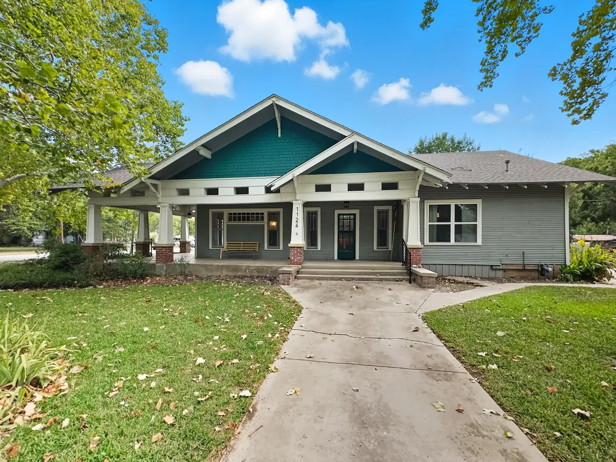 1124 Throckmorton Street, Gainesville, TX 76240 - Image #1