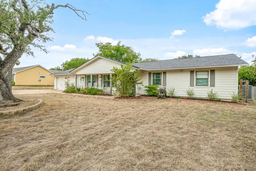 406 Timberline Drive, Granbury, TX 76048 - Image #3