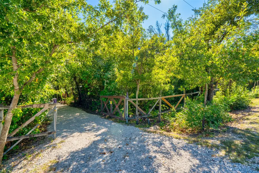 189 Stoney Ridge, Azle, TX 76020 - Image #3