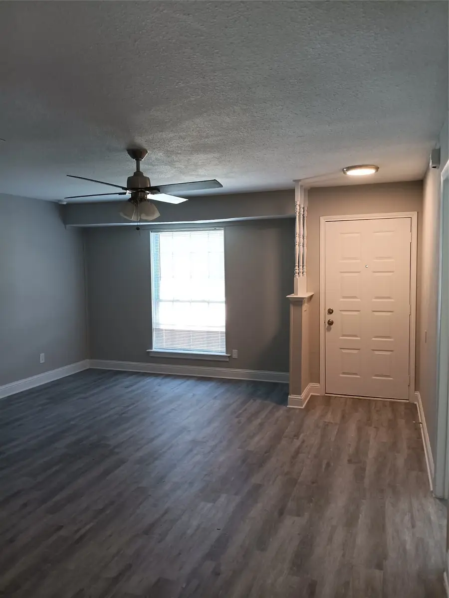 2906 Plaza Street, Arlington, TX 76010 - Image #2