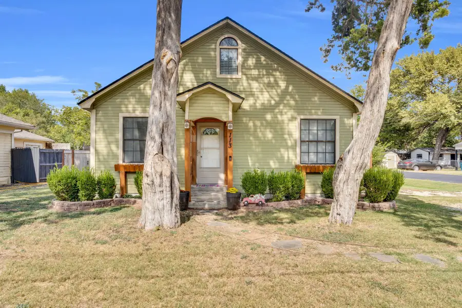 113 E Criddle Street, Waxahachie, TX 75165 - #3