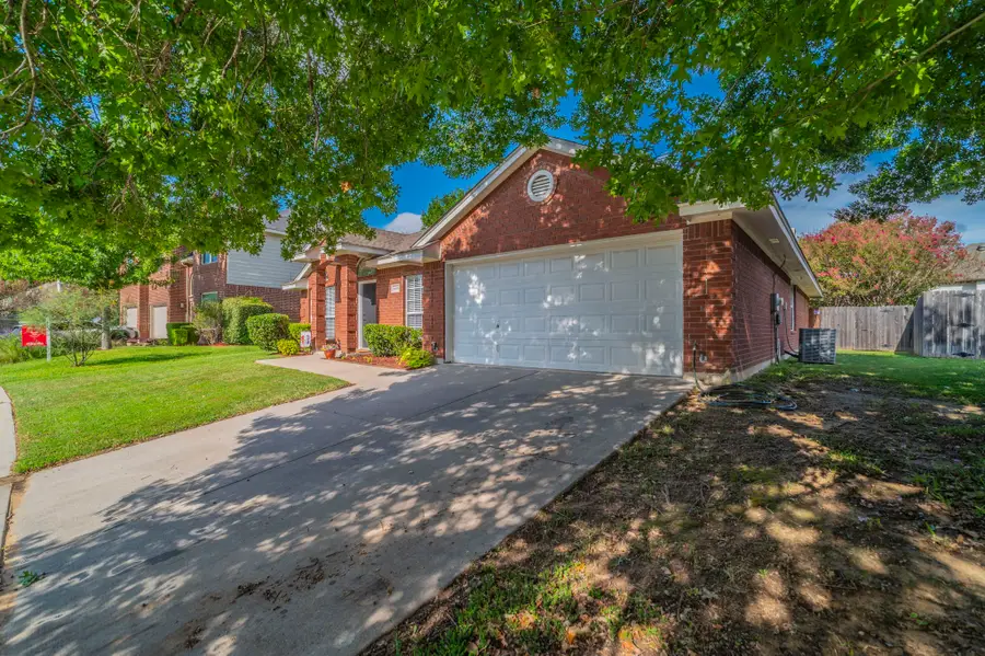 6405 Redstone Drive, Arlington, TX 76001 - Image #3