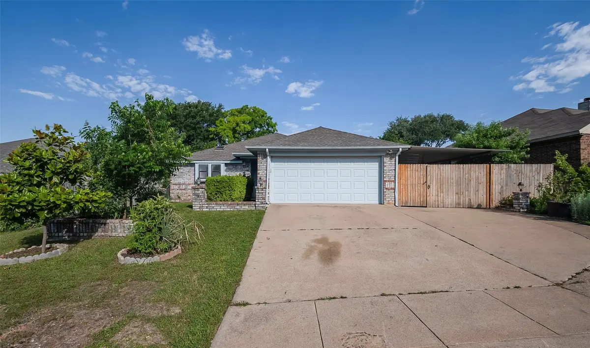 416 Birchwood Lane, Fort Worth, TX 76108 - Image #1