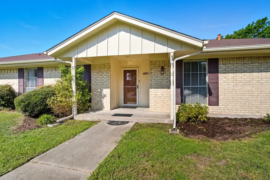 10304 Oak Creek Drive, Greenville, TX 75402 - Image #2