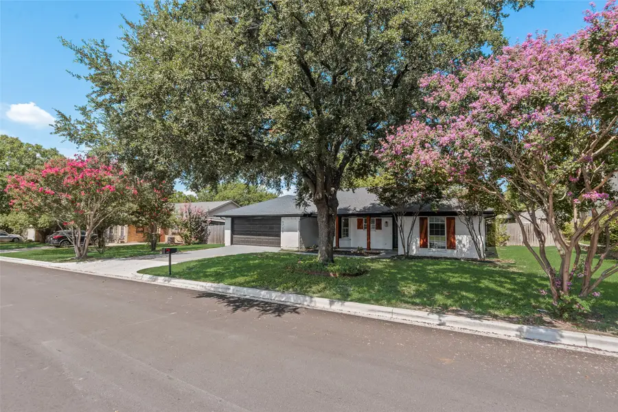 6725 Greenacres Drive, North Richland Hills, TX 76182 - Image #2