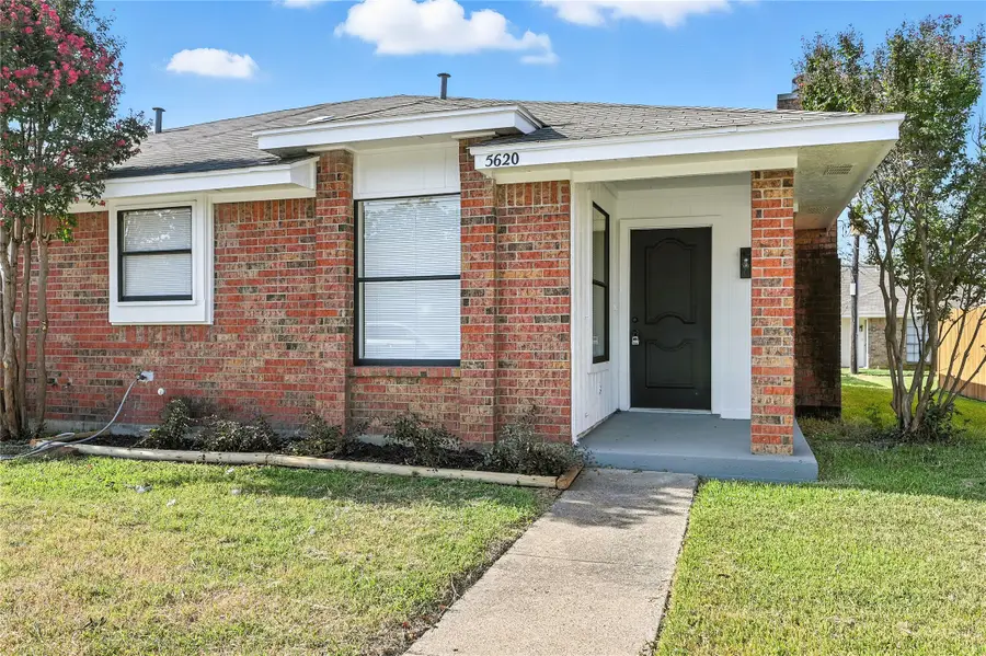 5620 Hearthwood Court, Arlington, TX 76016 - Image #3