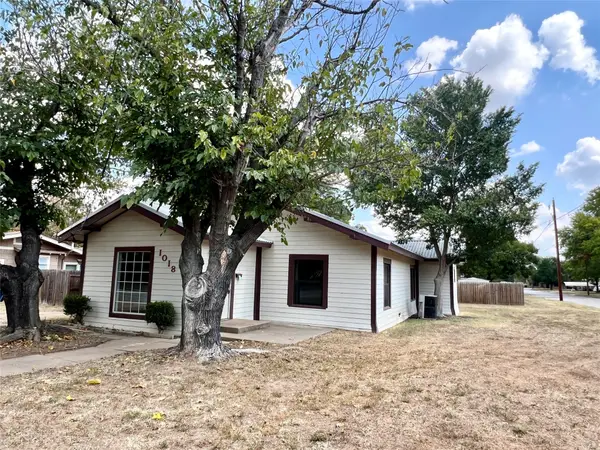 1018 S Seaman Street, Eastland, TX 76448