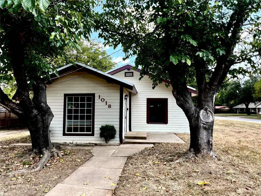 1018 S Seaman Street, Eastland, TX 76448 - Image #2