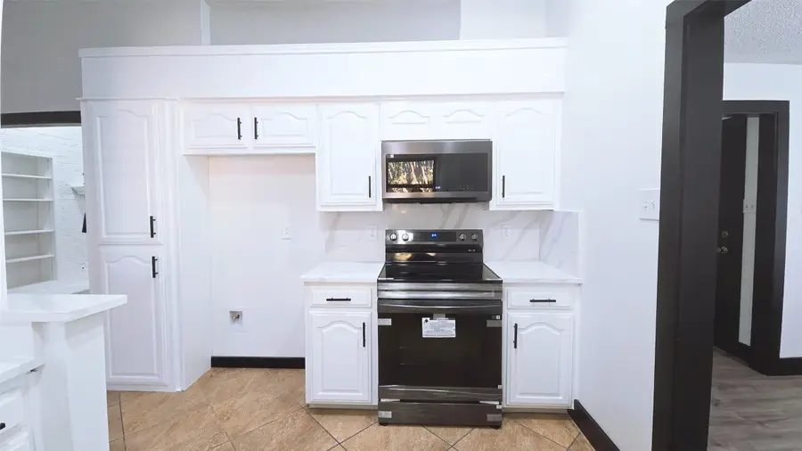 1933 Oakbluff Drive, Carrollton, TX 75007 - #3