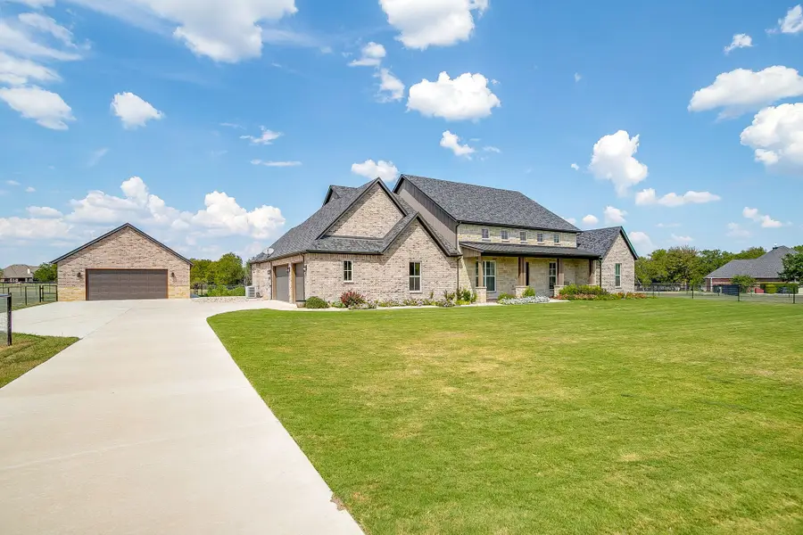 420 Cattlebaron Parc Drive, Fort Worth, TX 76108 - Image #2