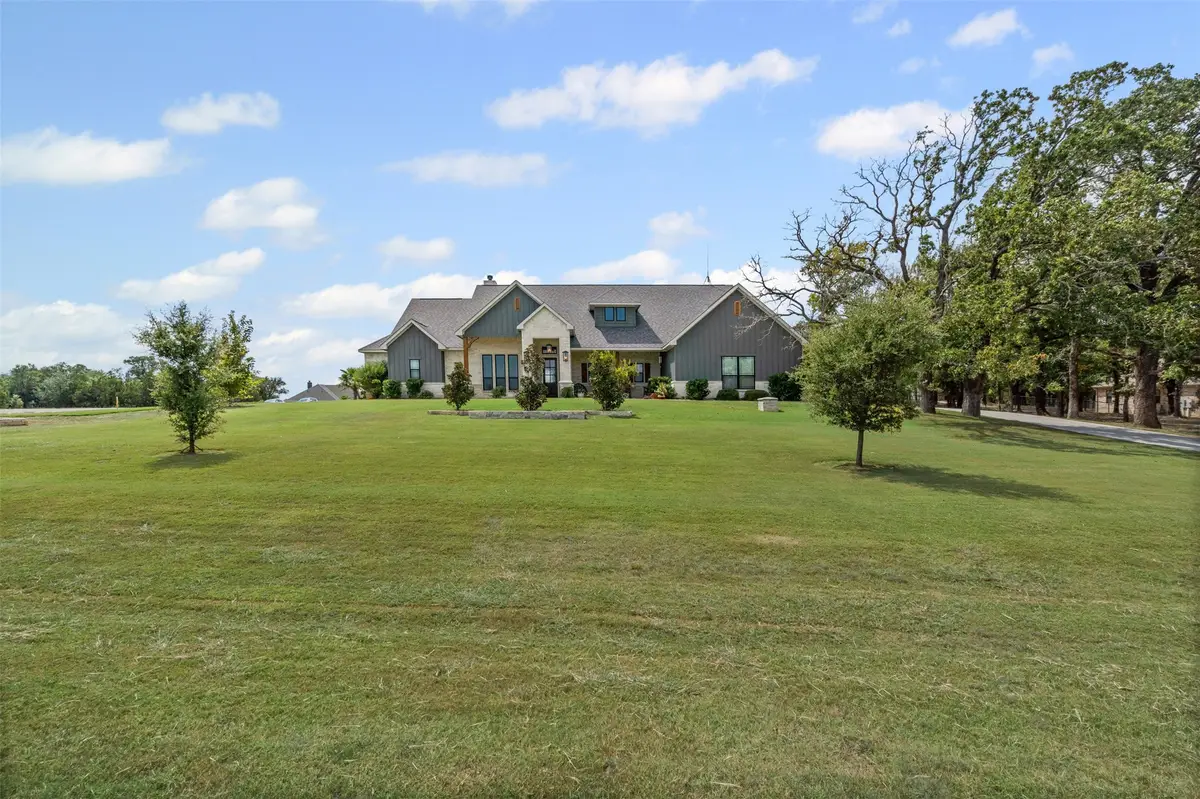 108 N Silver Saddle Trail, Weatherford, TX 76087 - Image #1