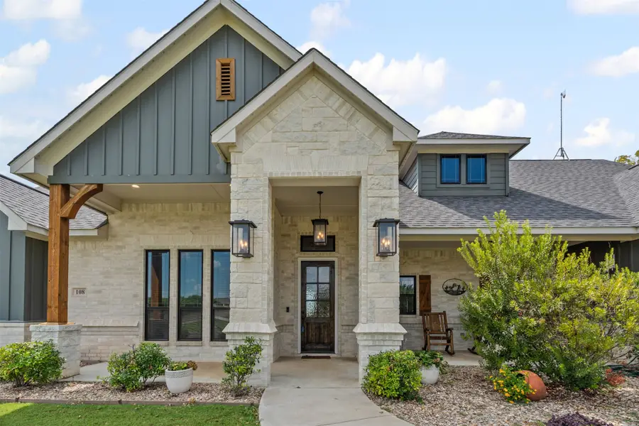108 N Silver Saddle Trail, Weatherford, TX 76087 - Image #3