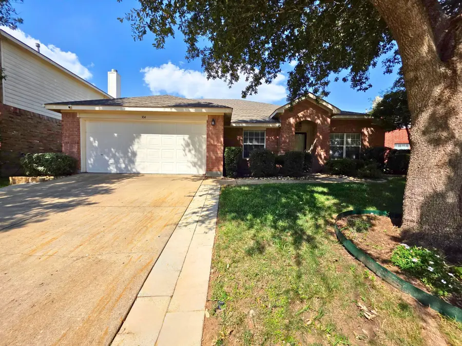 304 E Clover Park Drive, Fort Worth, TX 76140 - Image #3