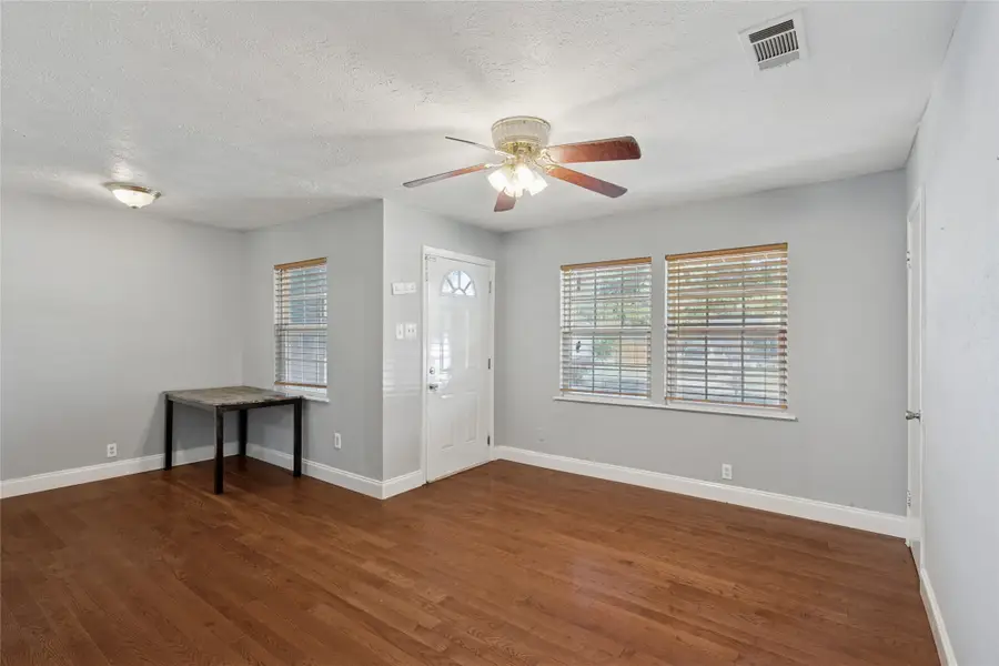 1304 E Lovers Lane, Arlington, TX 76010 - Image #2