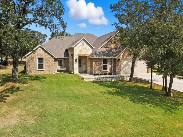 610 Doaks Drive, Runaway Bay, TX 76426