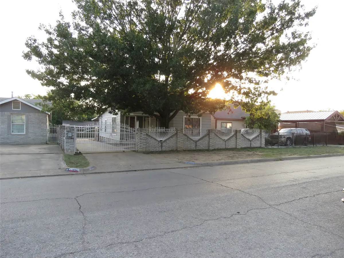 2707 24th Street, Fort Worth, TX 76106 - Image #1
