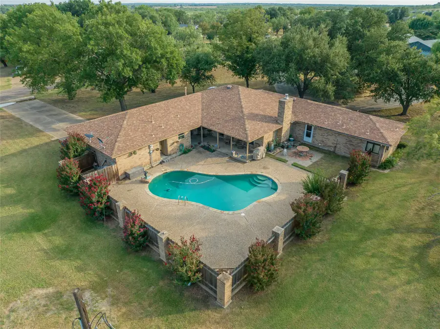 2 London Lane, Breckenridge, TX 76424 - Image #2