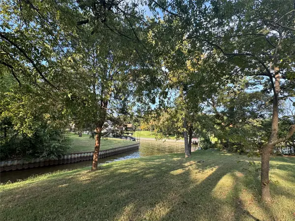 108 Point O View Street, Gun Barrel City, TX 75156