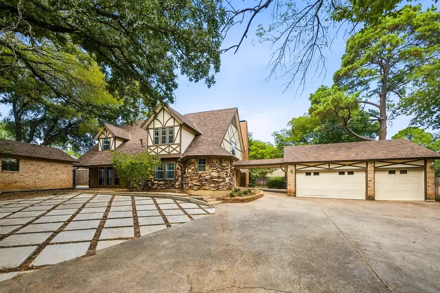 313 Post Oak Drive, Highland Village, TX 75077 - Image #2
