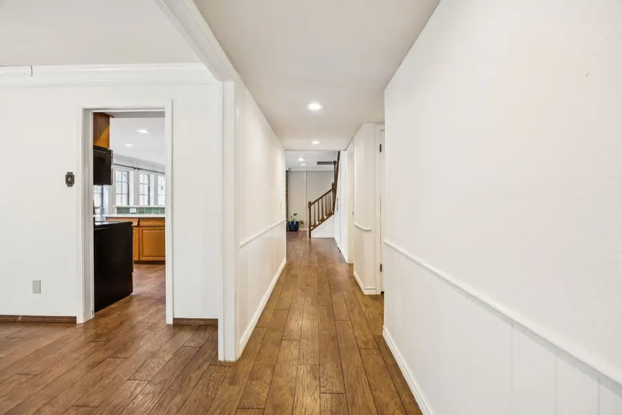 313 Post Oak Drive, Highland Village, TX 75077 - Image #3