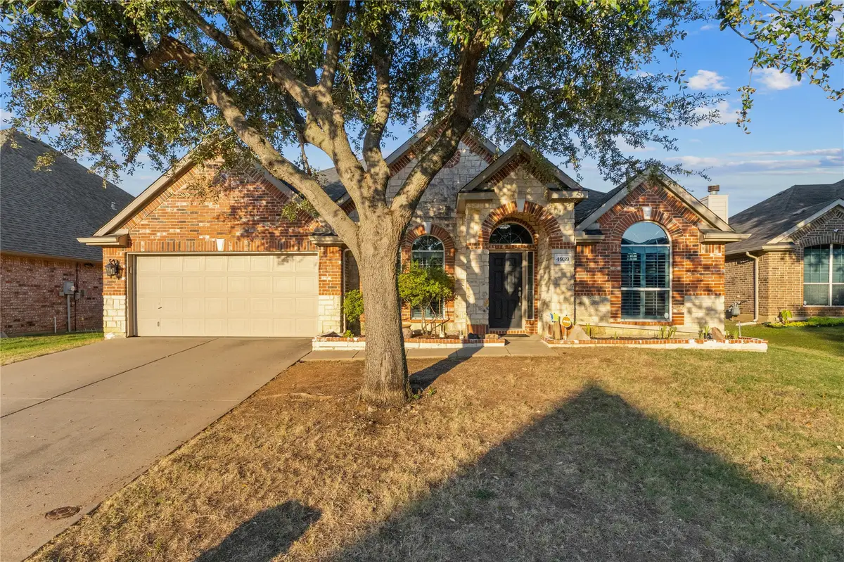 4939 Screech Owl Lane, Grand Prairie, TX 75052 - Image #1